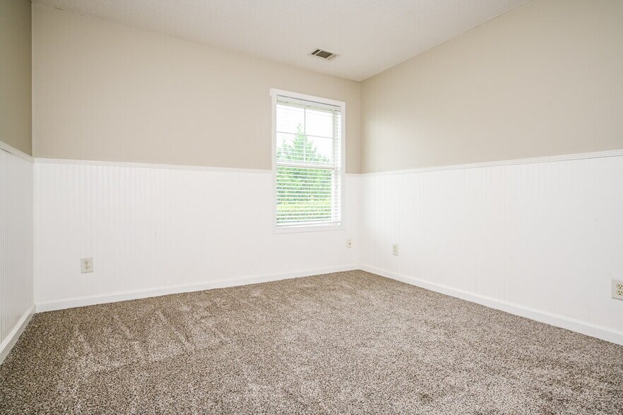 Building Photo - 3896 Pine Village Pl