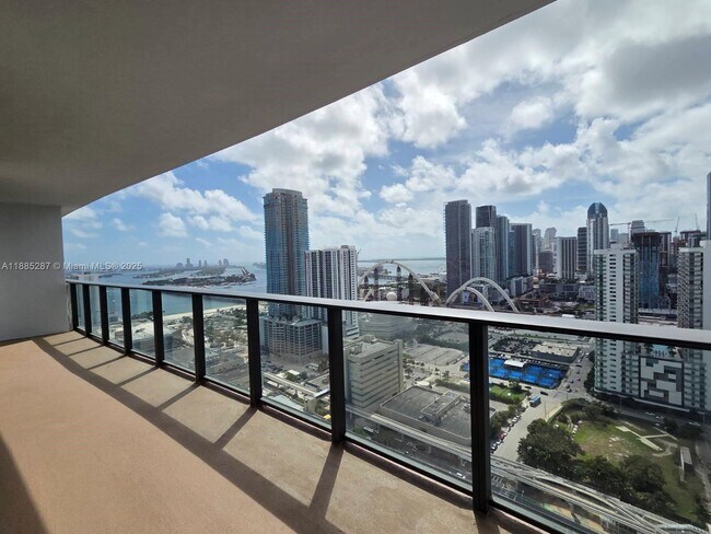 Building Photo - 1600 NE 1st Ave