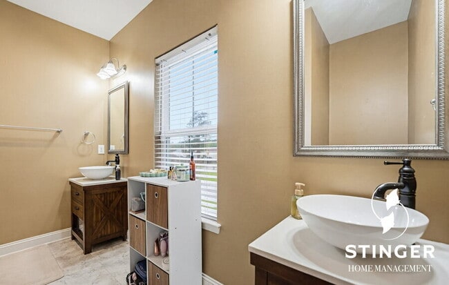 Building Photo - 11 Mint Farm Dr