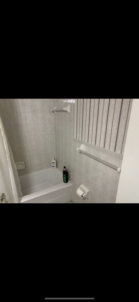 Building Photo - 7101 Ridgewood Ave