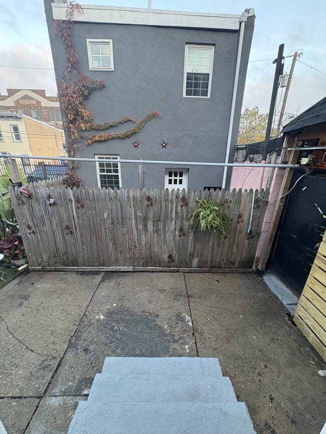 Building Photo - 2229 N Hancock St