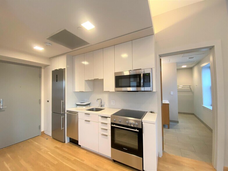 Primary Photo - 115 Mt Auburn St