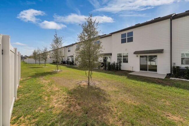 Building Photo - Townhome in Madison Place Davenport