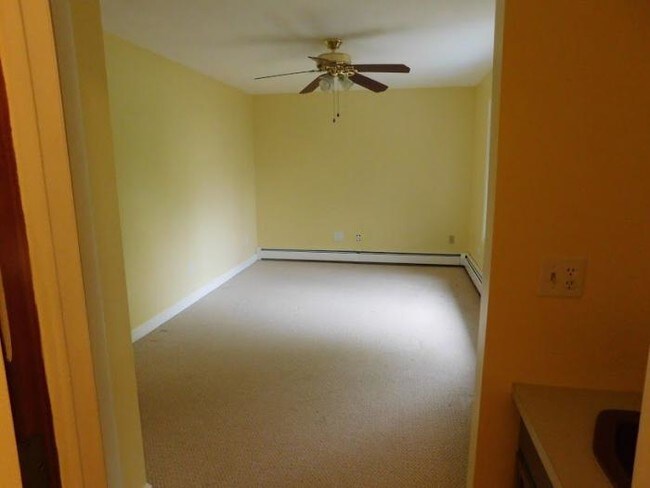 Building Photo - 3 bedroom in Cumberland RI 02864