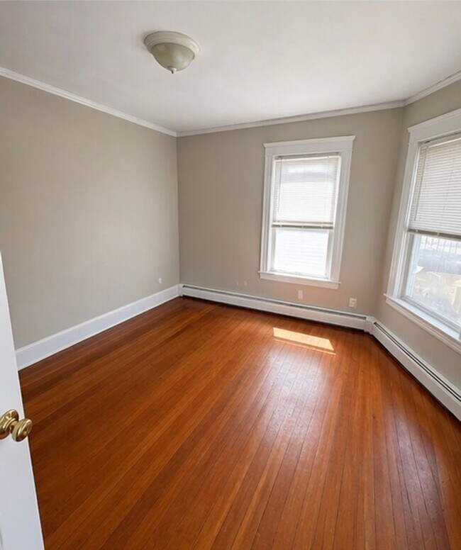 Building Photo - 37-39 Pembroke Ave