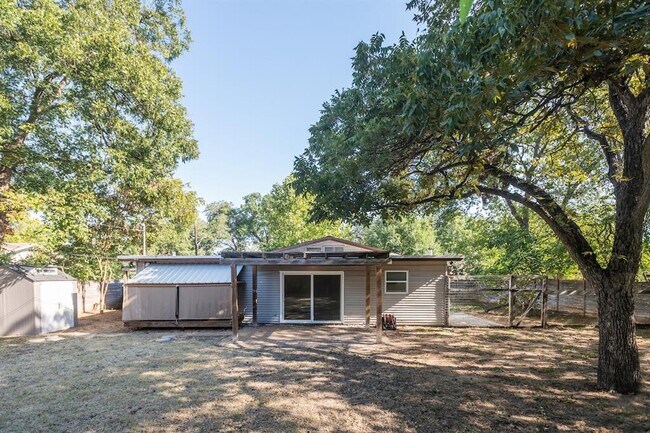 Building Photo - 1301 Clearfield Dr