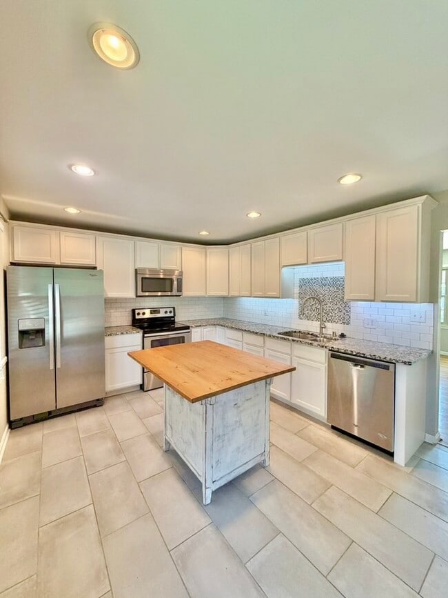 Building Photo - 3339 Sutherland Dr