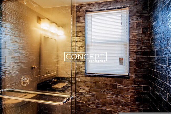 Building Photo - 108 Maverick St