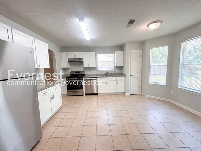 Building Photo - 5544 Bluegrass Dr