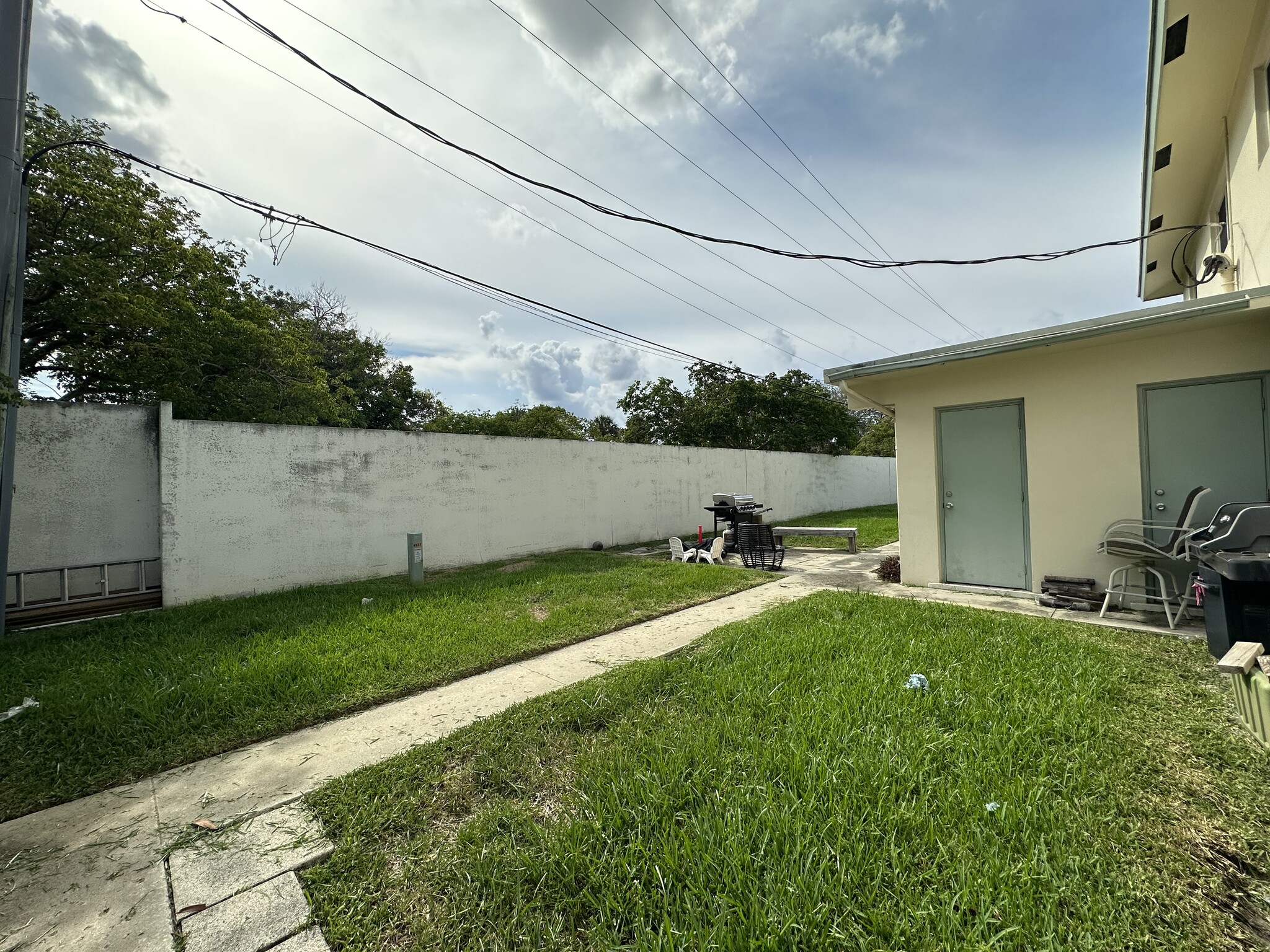 Building Photo - 4731 NE 21st Ter