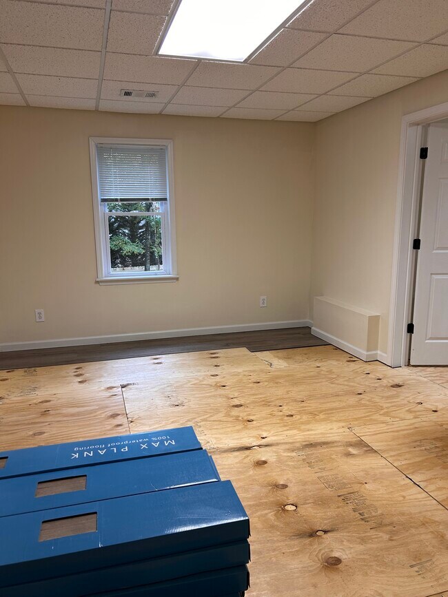 Building Photo - 2002 Fairbrook Ln