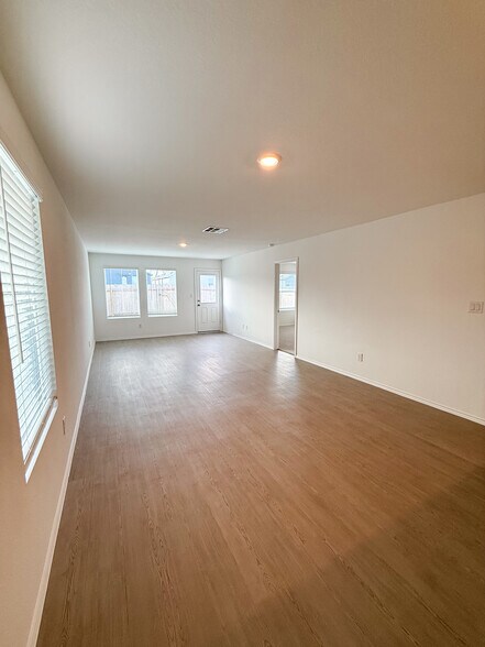 Building Photo - 309 Trinity River Holw