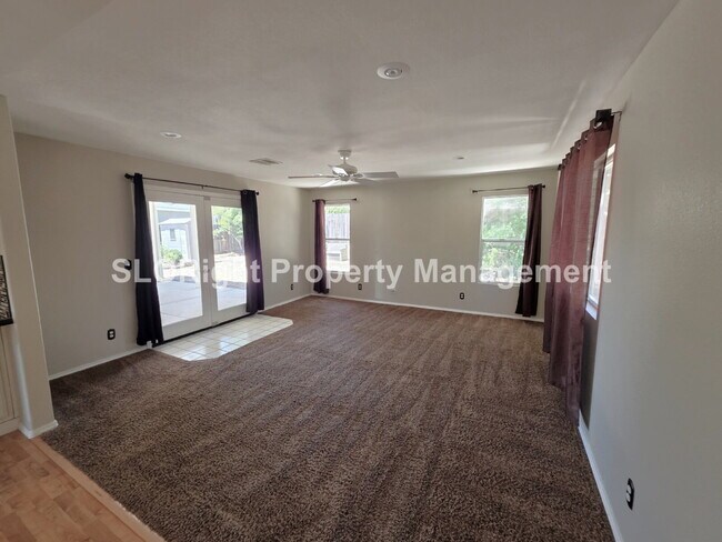 Building Photo - AVAILABLE NOW - Beautiful 3Bed + Bonus Room, 2Bath Paso Robles Home