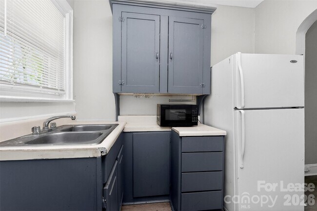 Building Photo - 1418 Park Dr