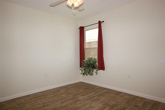 Building Photo - 7304 S Glenn St