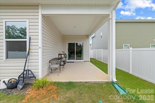Building Photo - 144 Babbling Brk Dr