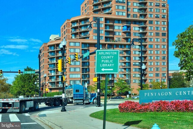 Building Photo - 1300 Army Navy Dr