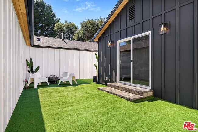 Building Photo - 5928 Tobias Ave