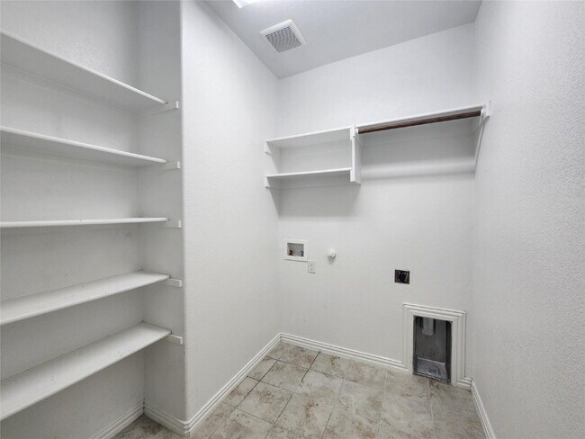 Building Photo - Spacious Home in Eagle Mountain-Saginaw