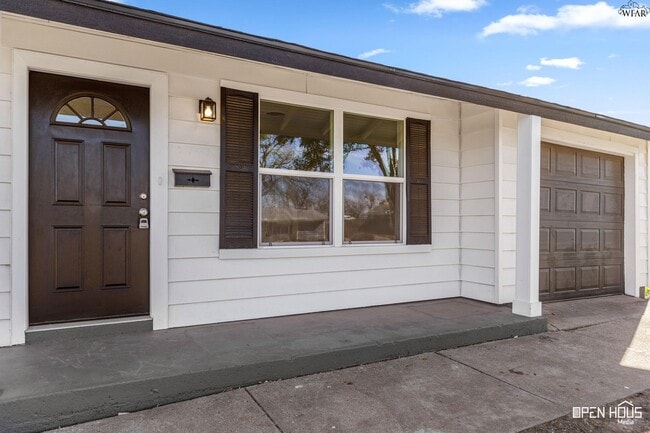 Building Photo - 3201 Cuba Ct