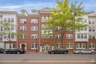 Building Photo - 171 Somervelle St