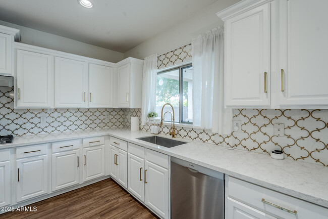 Building Photo - 2744 E Donato Dr