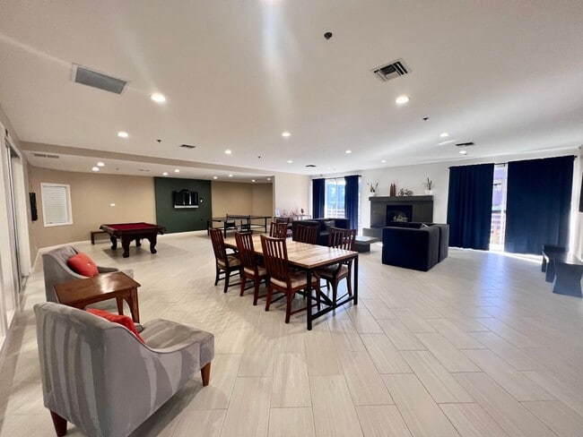 Building Photo - Remodled 1 bedroom 1 bath condo includes washer & dryer, water/garbage/parking!