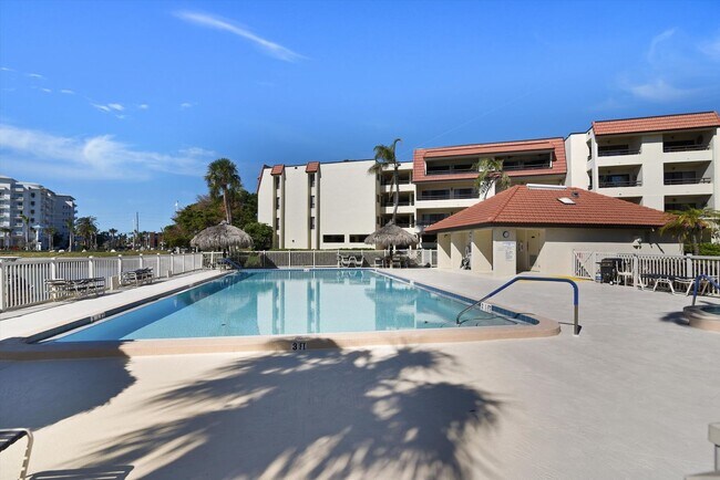 Building Photo - Gorgeous Updated Tierra Verde Annual Unfurnished Waterfront Condo 2/2 w/Garage