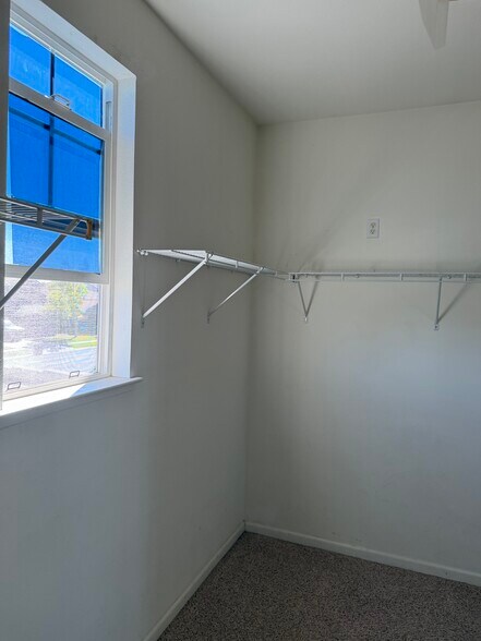 Building Photo - 5321 Matina Dr
