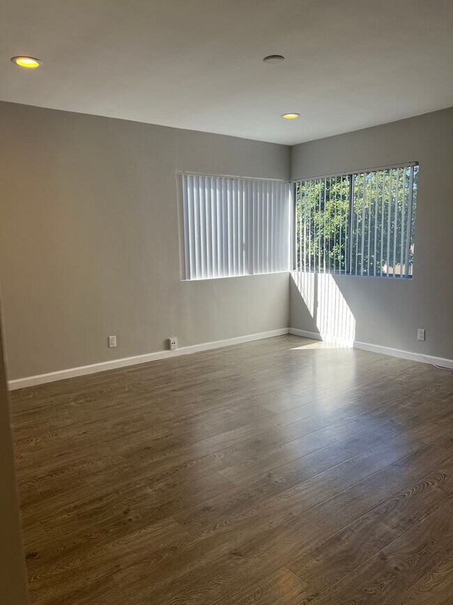 Building Photo - 1162 Raymond Ave