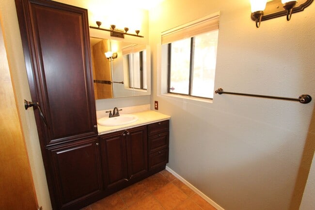Building Photo - MOVE IN READY! Charming 2-Bedroom Townhome...