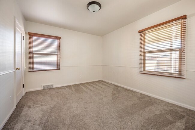 Building Photo - 2683 Glenmare St