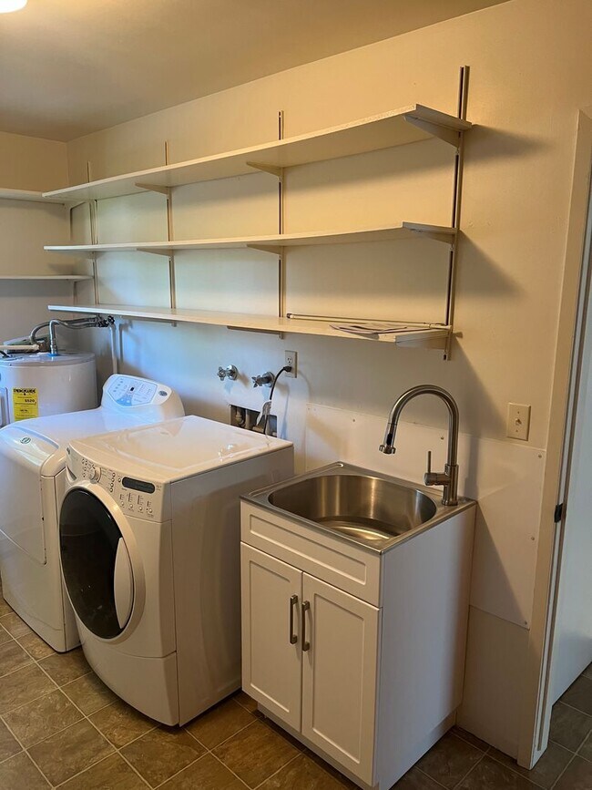 Building Photo - pd01 - Parkdale Estates Inc