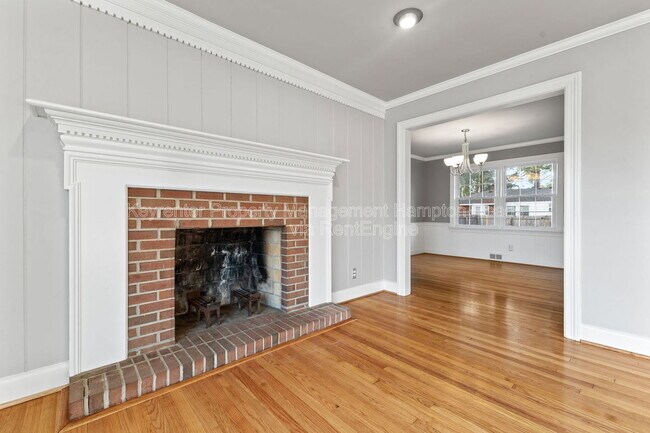 Building Photo - 4900 Briarwood Ln