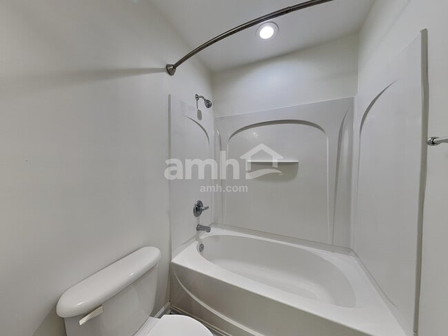 Building Photo - 17 Pfeiffer Ct