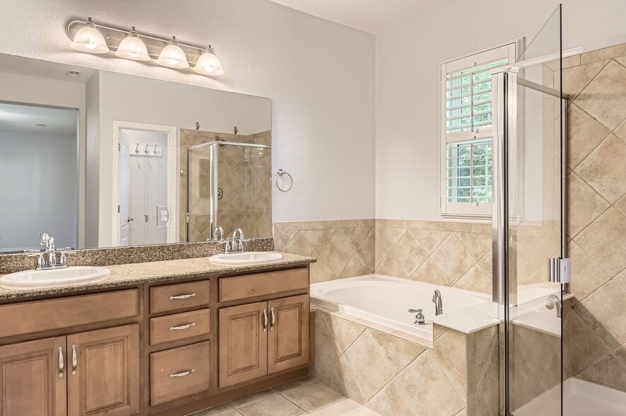 Building Photo - 11883 E Fair Ave