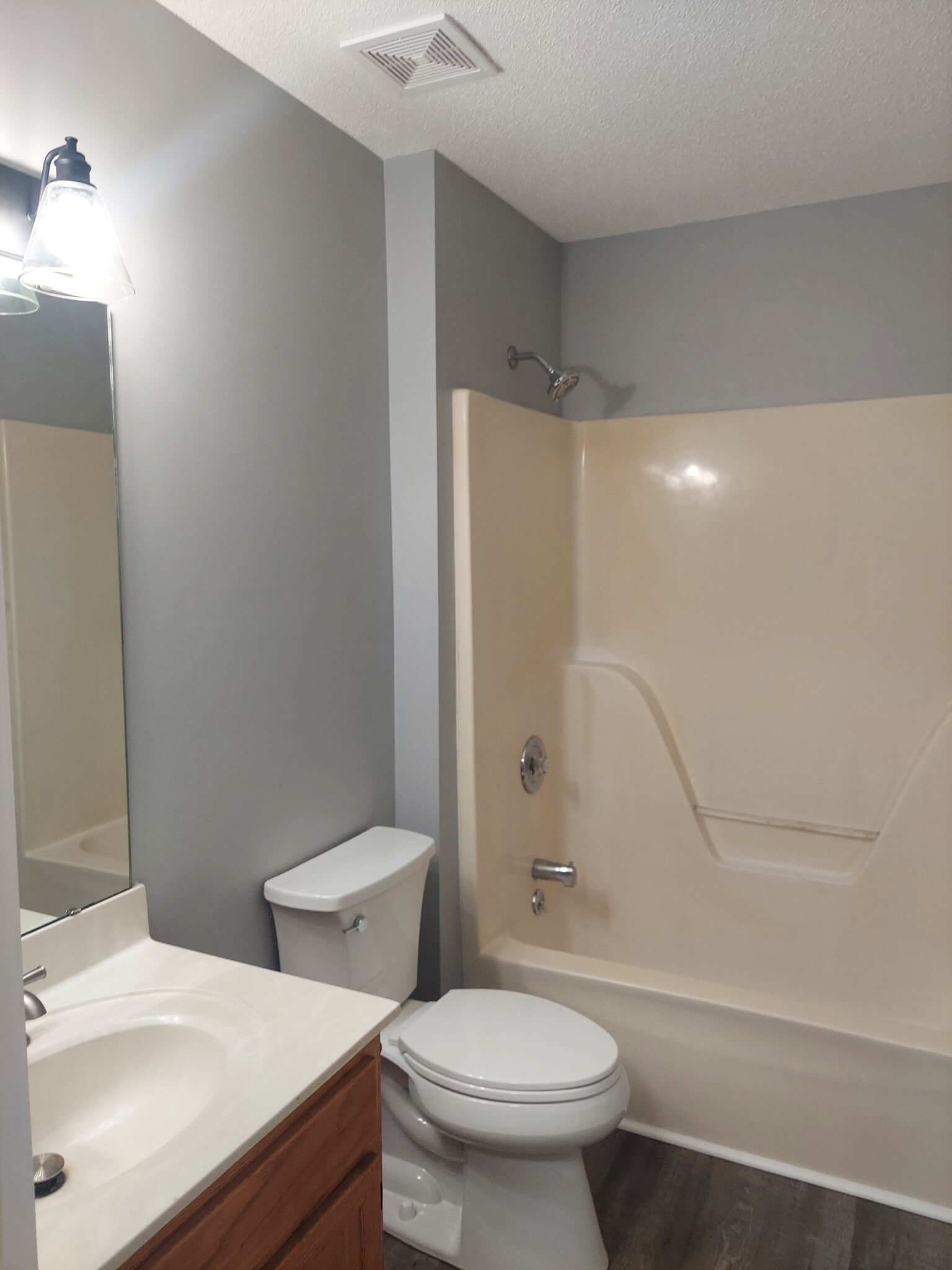 Full Bath upstairs - 118 Eveningside Dr