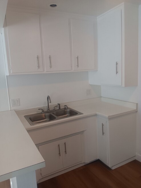 Building Photo - 9371 Cellini Ave