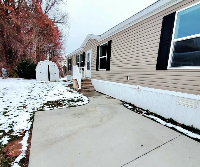 Building Photo - 9359 Starboard Dr