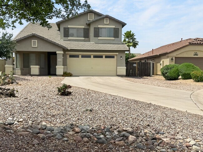Building Photo - Beautifu;l 4Bed/2.5Bath, Private Pool Home!