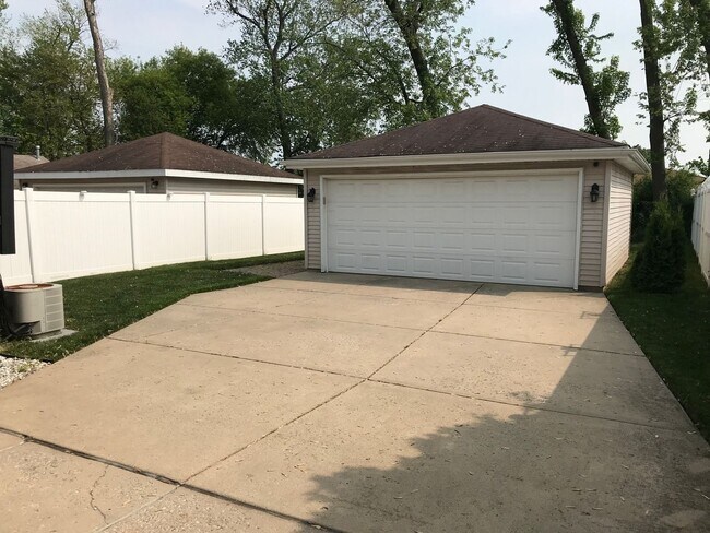 Building Photo - 5901 Burr Oak Ave