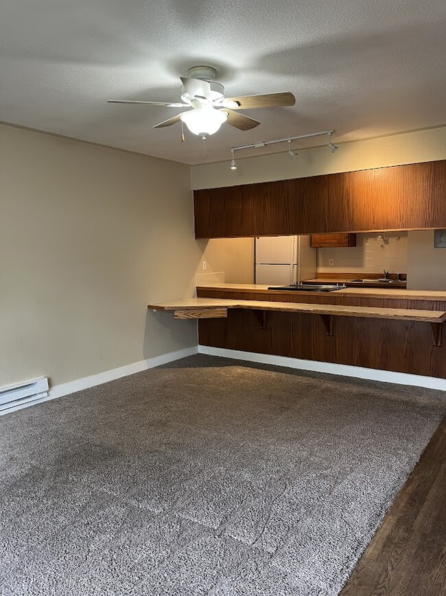 Building Photo - 806 Stone Mountain Dr
