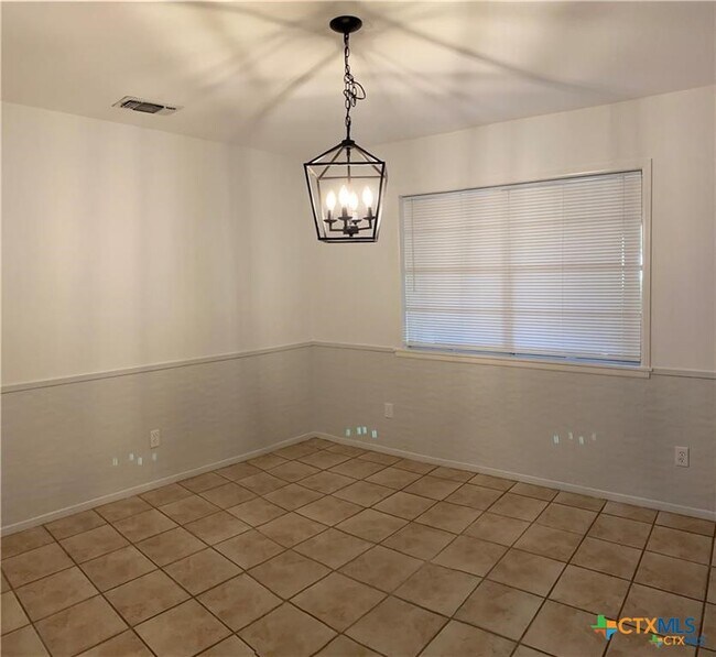 Building Photo - 1250 E Common St