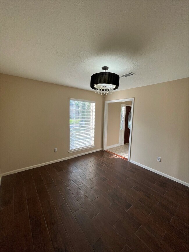 Building Photo - 4527 Geneva Dr