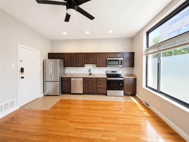 Building Photo - 735 N Highland Ave