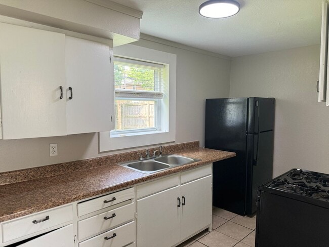 Building Photo - 408 Grove - Grv