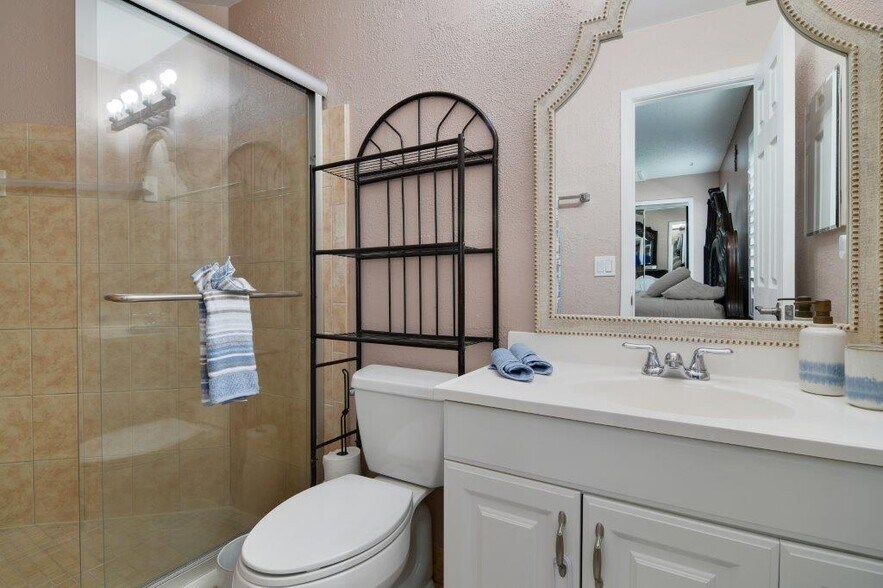 master bath - 113 Sandalwood Way