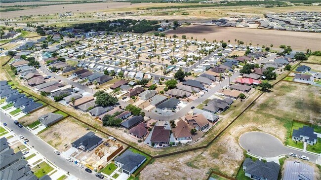 Building Photo - 715 Lake View Dr