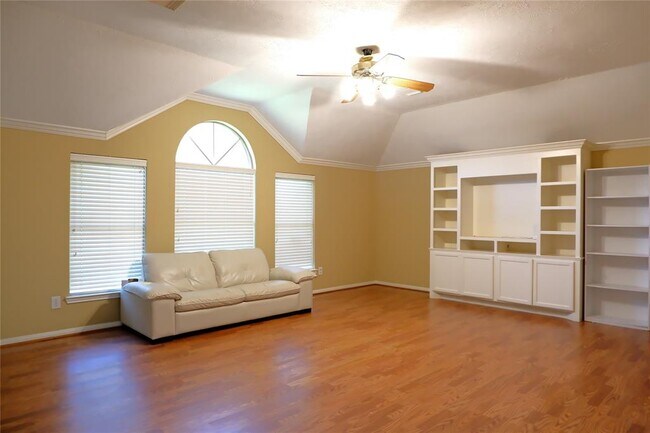 Building Photo - 2610 Parkbriar Ln
