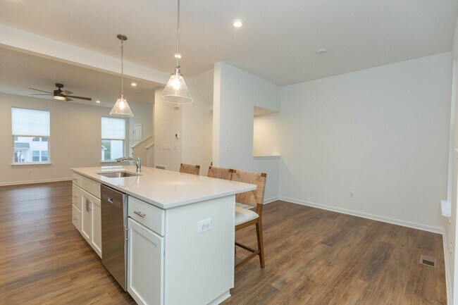 Building Photo - 3 Bed/3.5 Bath NEW Townhome in Charles Tow...
